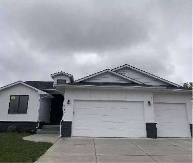 RJ Castle Homes new construction ranch home with three-car garage in a Wichita, KS community